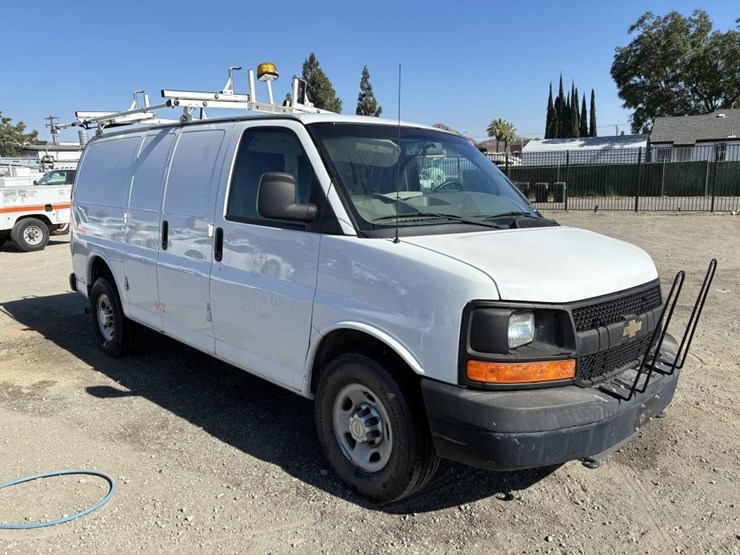 2014-utility-van-image-2