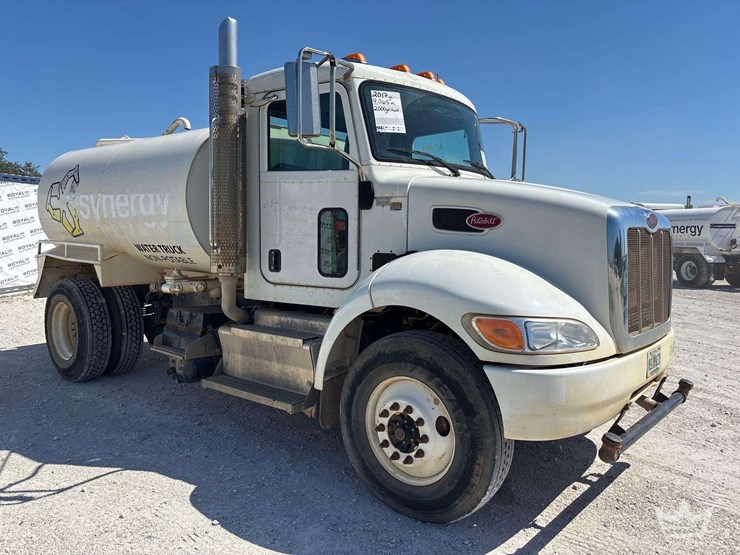 2017-peterbilt-337-image-2