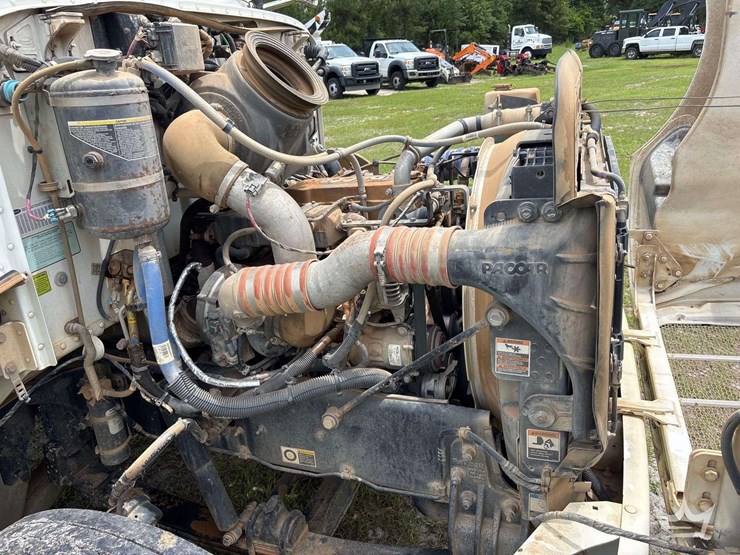 2017-peterbilt-337-image-13
