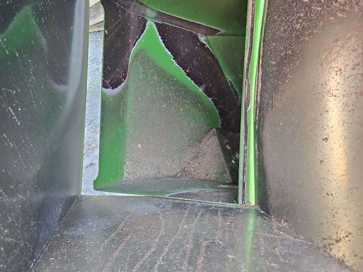 2016-j&m-1112-sd-series-grain-cart,-alliance-1050/50r32-floater-tires,-big-1000pto,-hyd.-adjust-spout,-x-tend-reach,-scales,-roll-tarp,-s/n--2110789-image-13