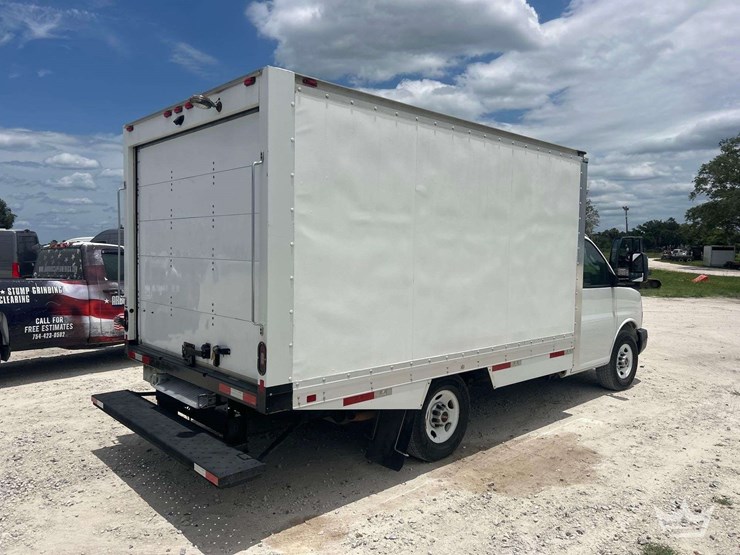 2019-gmc-savana-12ft.-reefer-box-truck-image-3