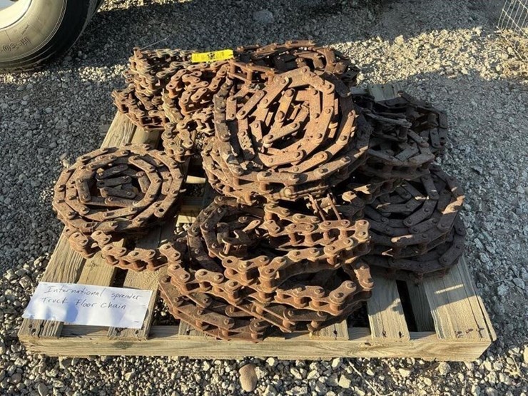 pallet-of-international-spreader-truck-floor-image-4