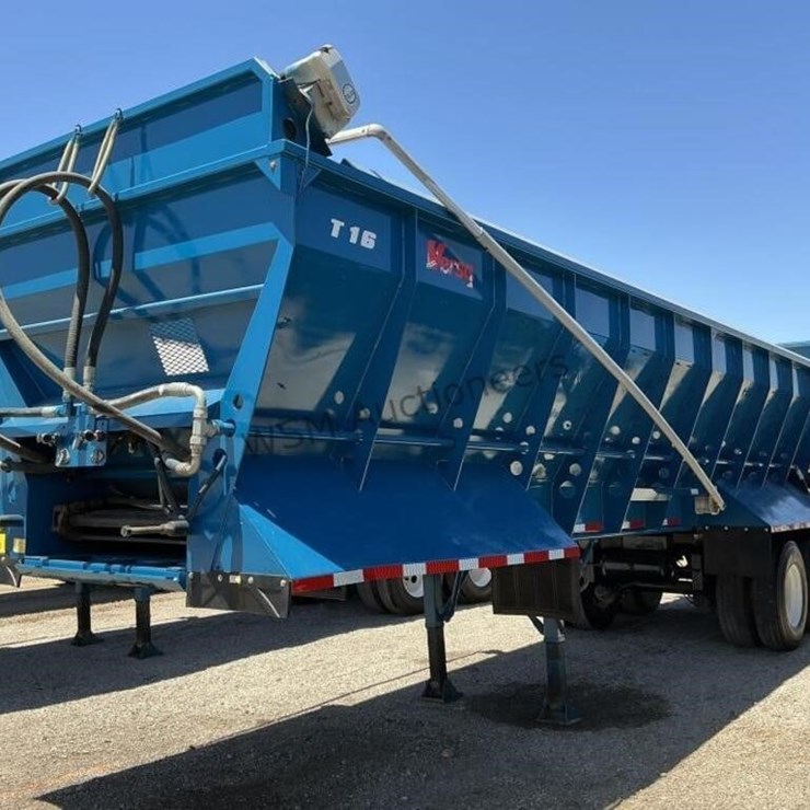 2020 Versa V-Bottom Spreader Trailer