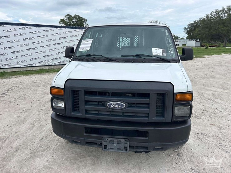 2013-ford-cargo-image-19