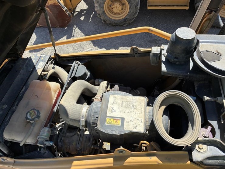 2014-caterpillar-430e-image-44