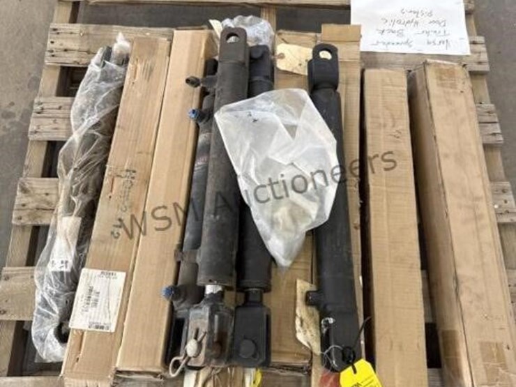 versa-spreader-trailer-rear-door-hydraulic-image-6