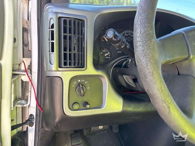 2004-chevrolet-express-3500-image-12