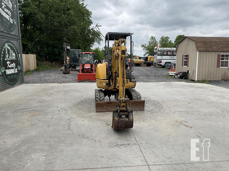2005-deere-27c-image-7