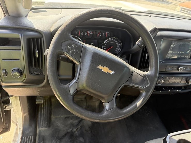 2016-chevrolet-silverado-3500-image-16