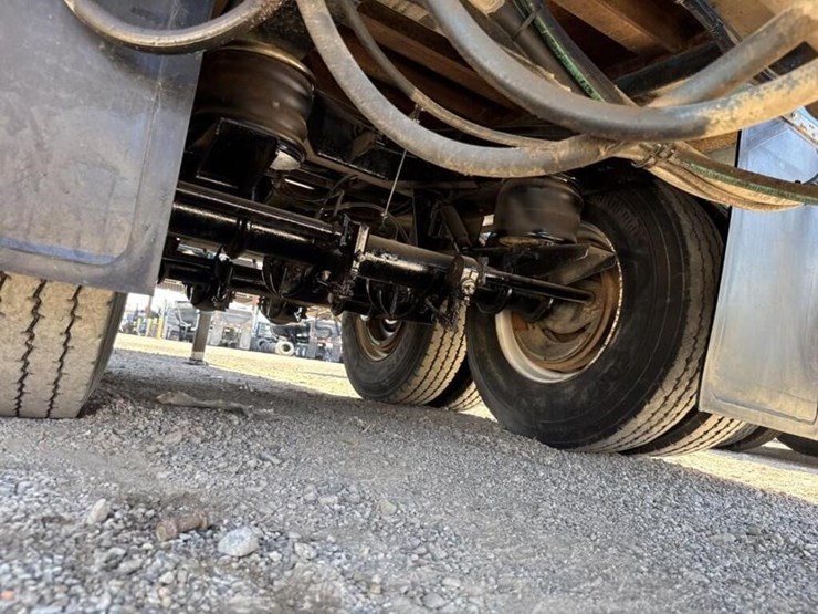2012-versa-v-bottom-spreader-trailer-image-16