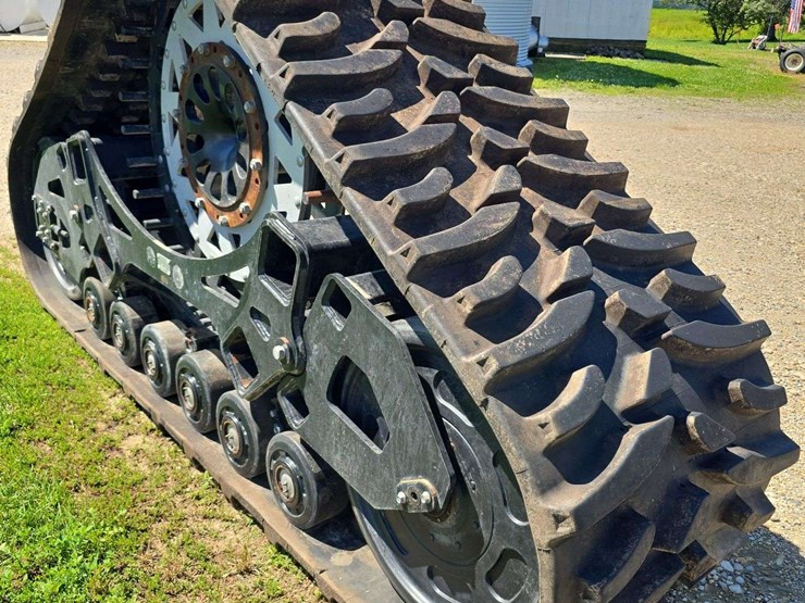 saucy-combine-tracks,-32''-very-low-use,-have-the-adapter-to-fit-a-jd-combine,-used-on-1-season-image-13