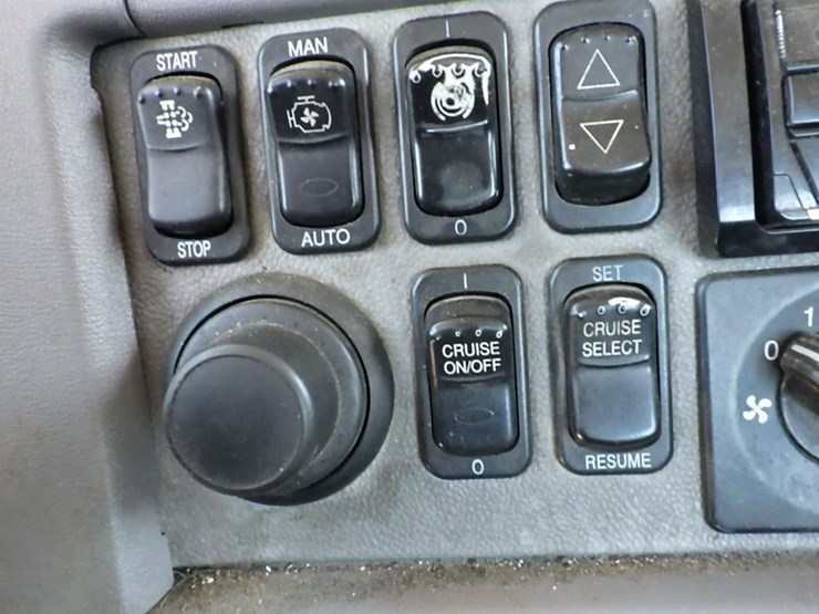 2012-peterbilt-386-image-57