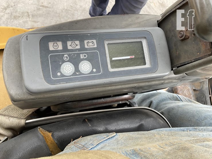 2005-deere-27c-image-16