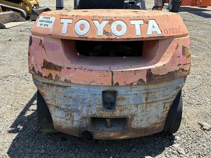 2001-toyota-7fdu35-image-11