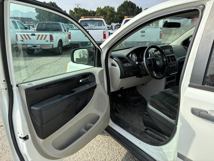2012-dodge-caravan-image-14