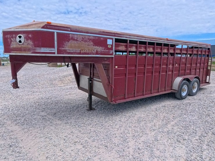 1992-titan-trailer-image-40