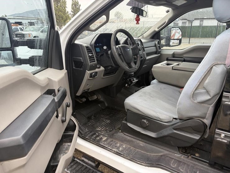 2017-ford-f350-xl-image-15