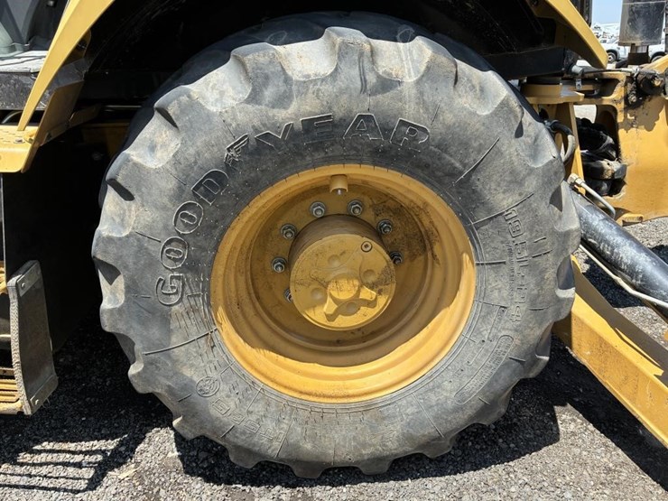 2022-caterpillar-430-image-13