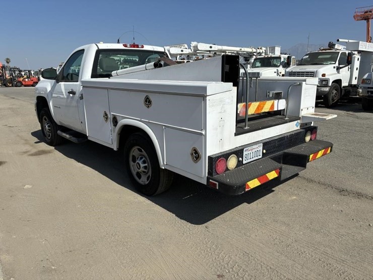 2011-chevrolet-silverado-2500-image-4