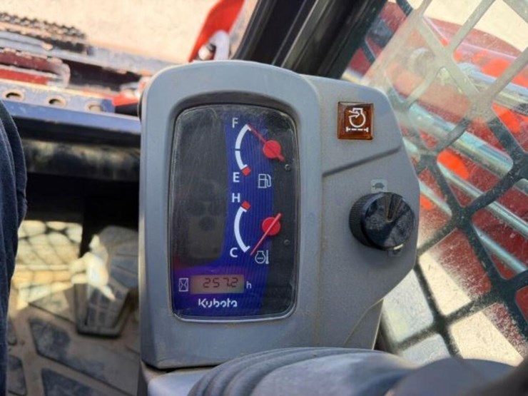 2022-kubota-svl65-2-image-9