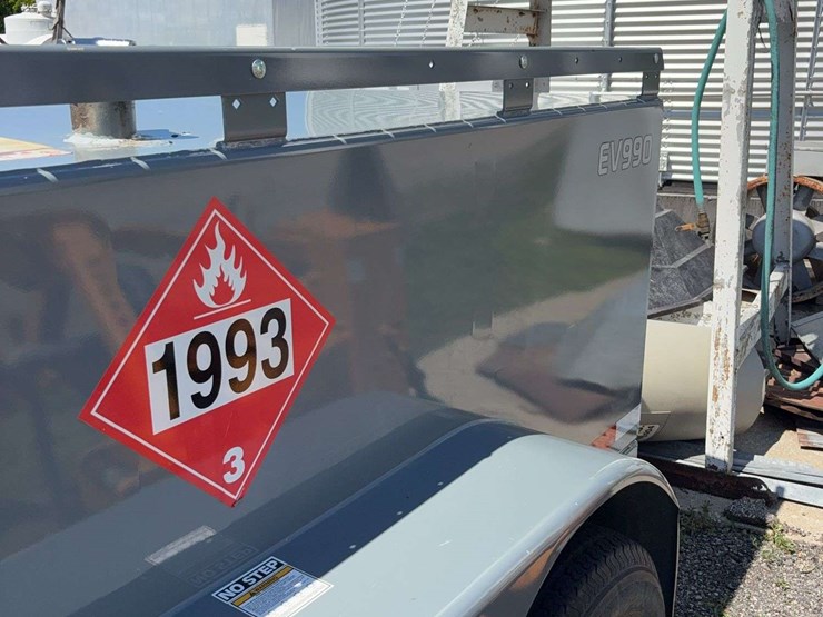 2023-thunder-creek-fuel-trailer,-990-gallon-of-fuel,-55-gallon-def-tank,-electric-pump-1-1/2''-hose,-tandem-axle,-spare-tires,-bumper-hitch-image-12