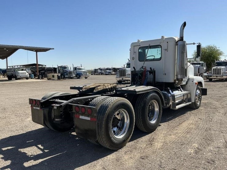 1999-freightliner-fld120-image-4