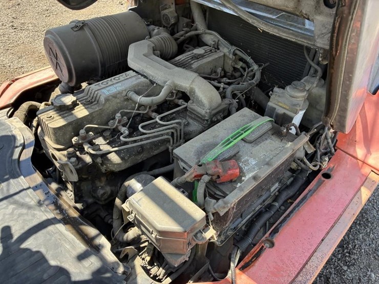2001-toyota-7fdu35-image-21