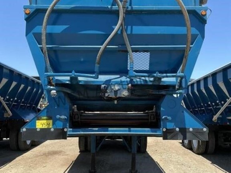 2014-versa-v-bottom-spreader-trailer-image-2