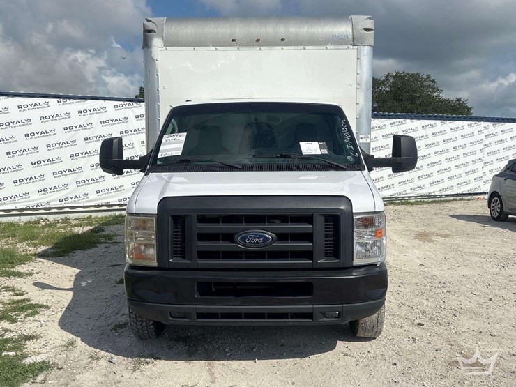 2019-ford-e350-image-21