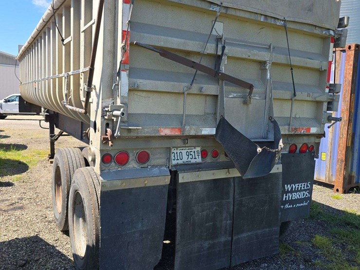 1970-fruehauf-dump-trailer,-32',-air-tailgate,-spring-ride,-full-frame,-grain-chute,-roll-tarp,-vin--639909-image-6