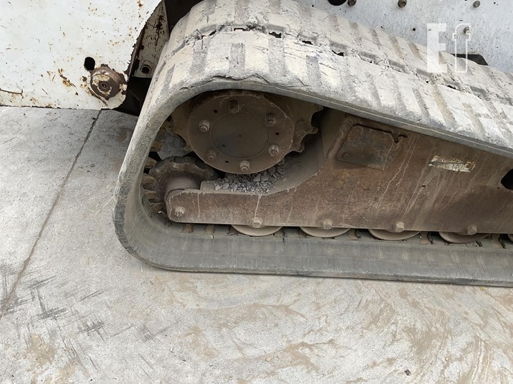 2008-bobcat-t320-image-10