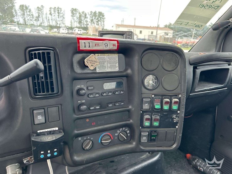 2008-chevrolet-c7500-altec-ta40-41ft.-bucket-truck-image-16