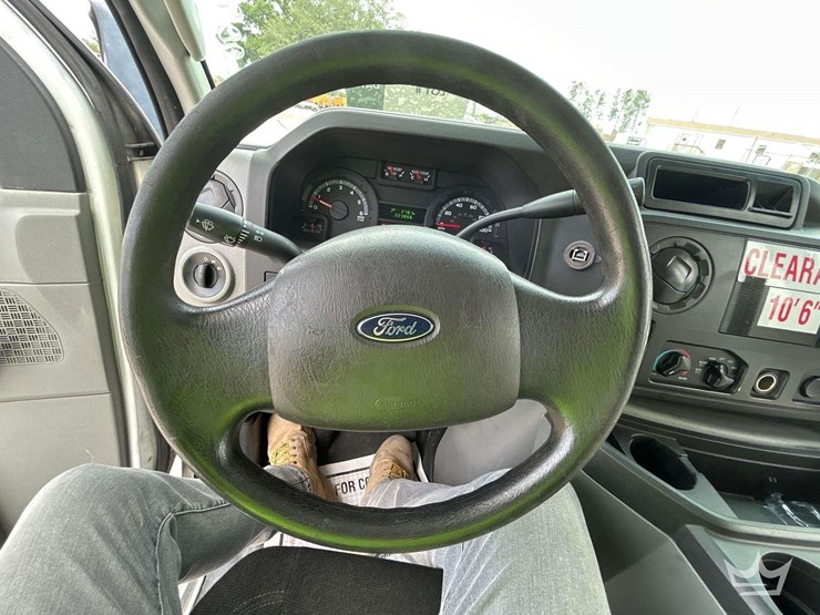 2015-ford-e450-image-13