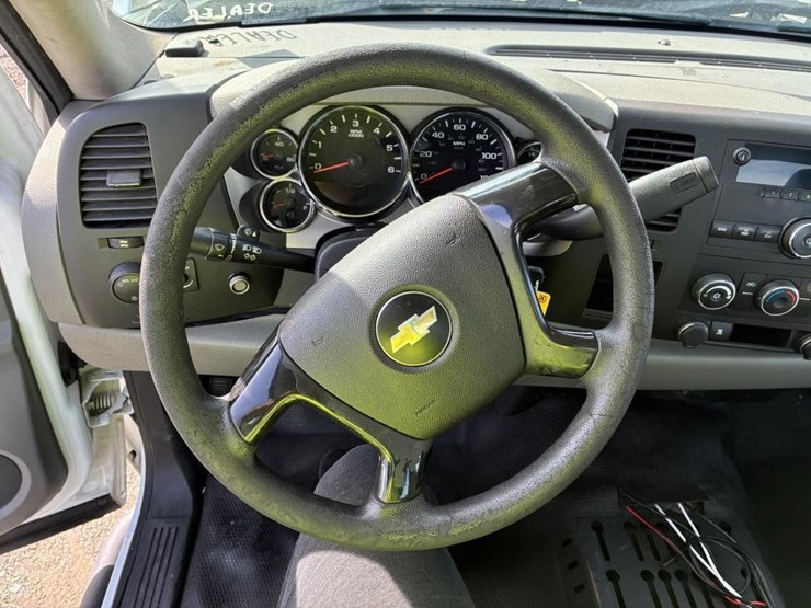 2011-chevrolet-2500hd-image-11