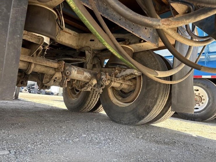 2012-versa-v-bottom-spreader-trailer-image-17