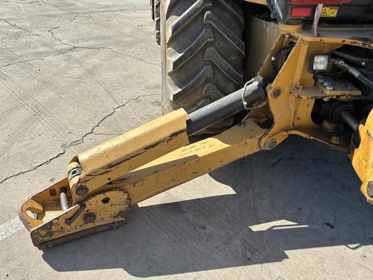 2014-caterpillar-430e-image-22