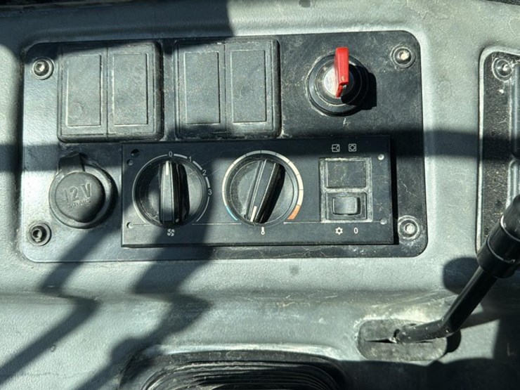 2016-john-deere-64-image-35