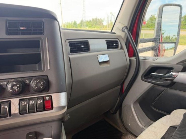 2021-kenworth-t880-image-23