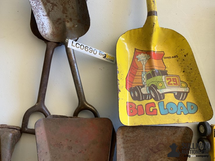 antique-toy-shovels-image-2