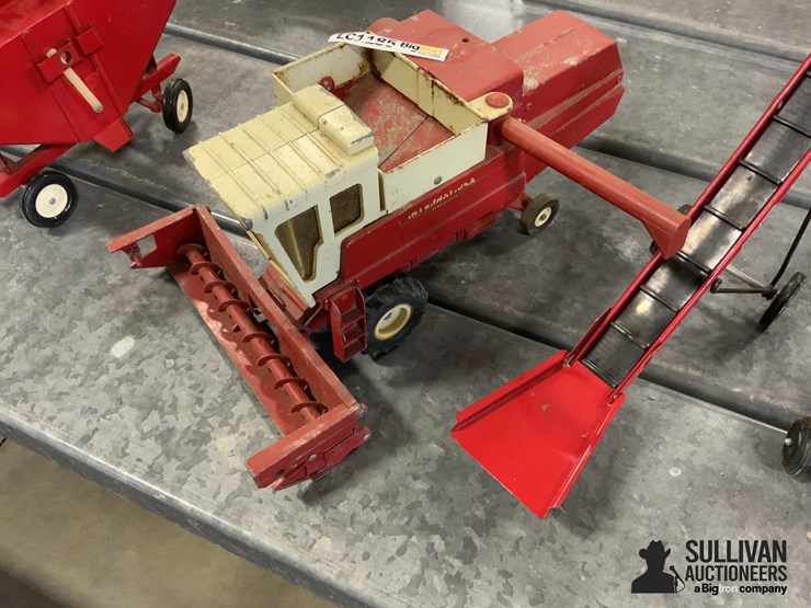 international-combine-w/auger-and-ertl-grain-cart-image-7