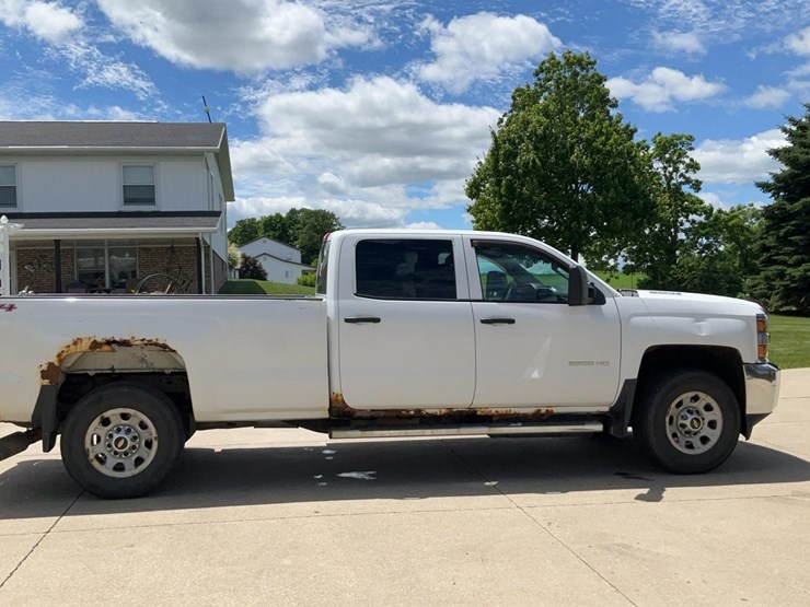 2015-chevrolet-3500-image-6