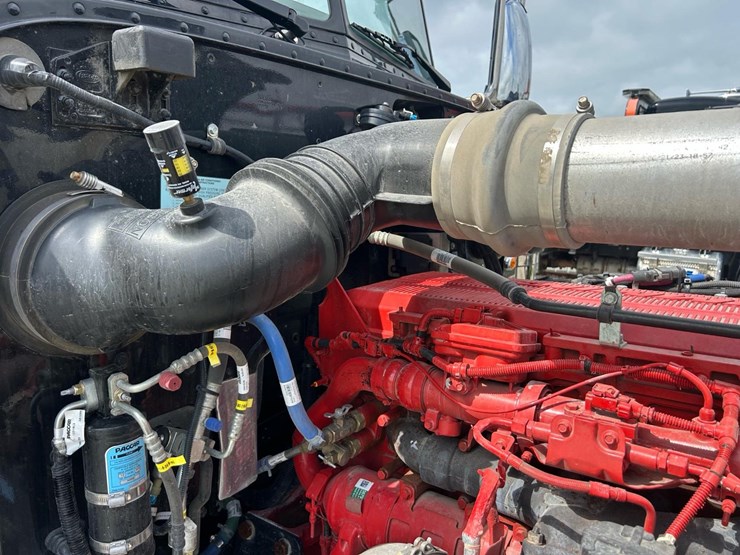 2024-peterbilt-389-image-48