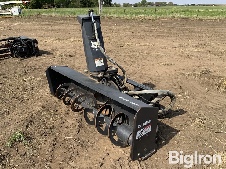2010-bobcat-sb200-skid-steer-snow-blower-attachment-image-1