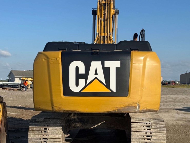 2014-caterpillar-336e-image-10