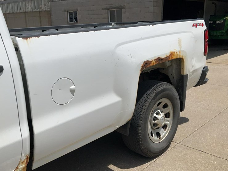 2015-chevrolet-3500-image-31