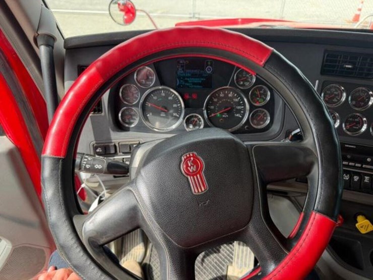 2021-kenworth-t880-image-17