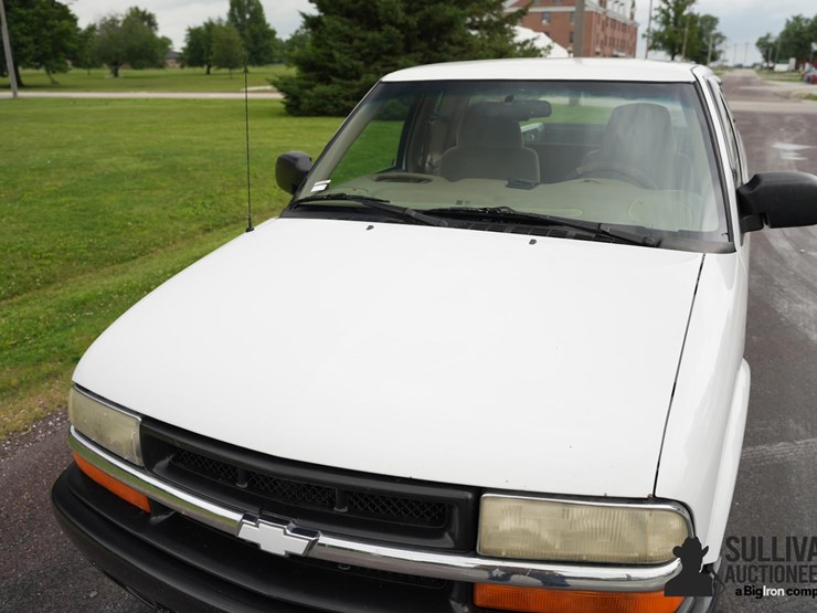 2001-chevrolet-s10-image-10