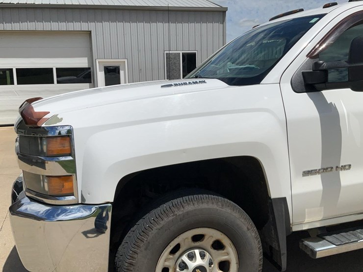 2015-chevrolet-3500-image-27
