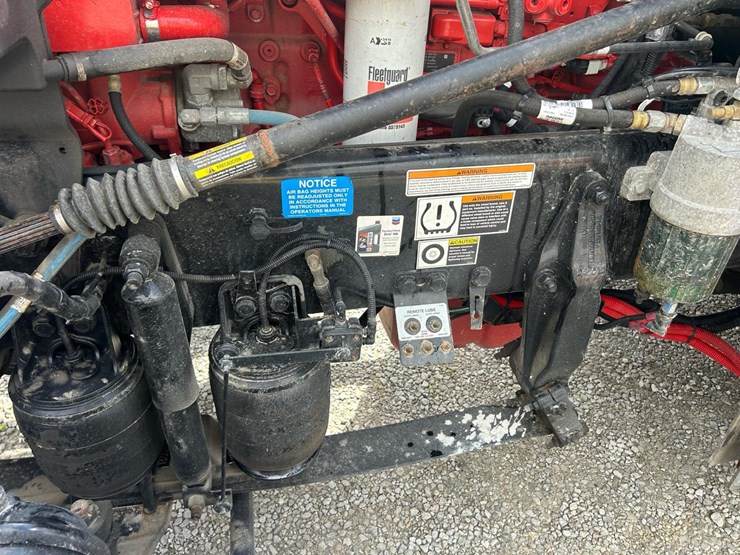2024-peterbilt-389-image-44