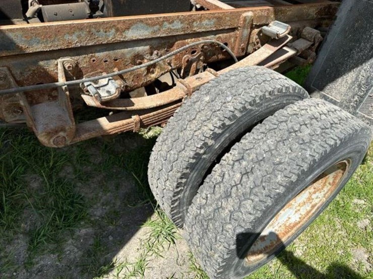 2002-ford-f550-image-26